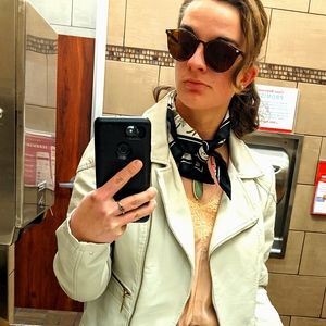 Meet your Posher, Emma